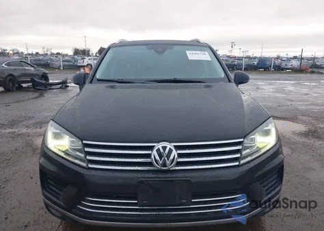 2016 Volkswagen Touareg Vr6 Lux z USA, uszkodzony, nr VIN WVGEF9BP6GD011778